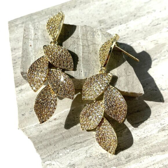 NEW~ Anthropologie SHASHI Gold Pavé Crystal Leaf Dangle Earrings - Picture 4 of 12